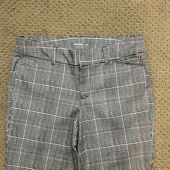 Old Navy Pixie Pants - Picture 3 of 10
